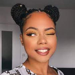 Leslie Lawson, 27 (YouTube Star)