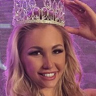 Lia Kees, 31 (Instagram Star)