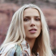 Liis Lemsalu, 31 (流行歌手)
