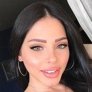 Lillian Safa, 30 (Estrella de Instagram)