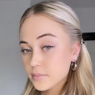 Lilly van Brooklyn, 27 (TikTok明星)