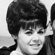 Linda Scott, 80 (流行歌手)