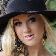 Lindee Link, 30 (Country Singer)
