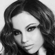 Lindita Halimi, 31 (流行歌手)