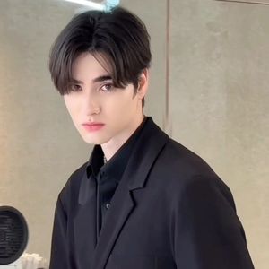 Lindow Ozaki, 28 (Model)