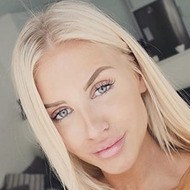 Linn Lowes, 36 (Instagram Star)