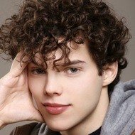Lion Bagnis, 29 (TV Schauspieler)