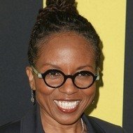 Lisa Gay Hamilton, 61 (Nữ diễn viên truyền hình)