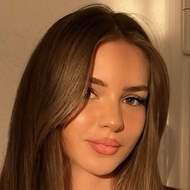 Lisa Subotic, 23 (YouTube明星)