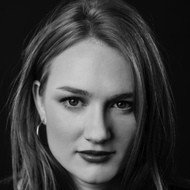 Lizze Gordon, 35 (Anfitrión de Podcast)