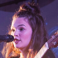 Lola Young, 24 (流行歌手)