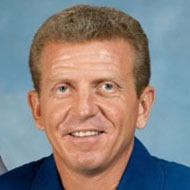 Loren Shriver, 81 (Phi hành gia)