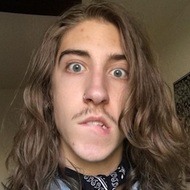 Louey Peraza, 25 (Bassista)