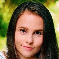 Lovevie, 23 (YouTube明星)