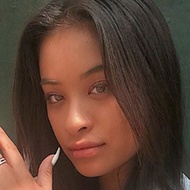 Loynaphe, 26 (YouTube Star)