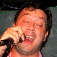 Lucas Sugo, 47 (Ca sĩ nhạc Pop)