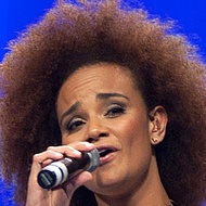 Luciana Mello, 46 (世界音乐歌手)