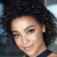 Lucy Barrett, 29 (TV Actress)