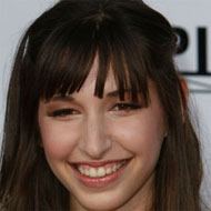 Lucy Schwartz, 35 (Ca sĩ nhạc Pop)