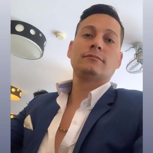 Luigui Carbajal, 63 (Cantora de música mundial)