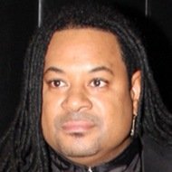 Luis Vargas, 64 (Ca sĩ)