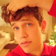 Luke Hutch, 25 (Cantor Pop)