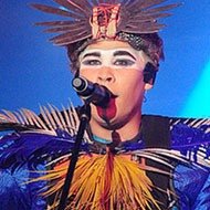 Luke Steele, 45 (流行歌手)