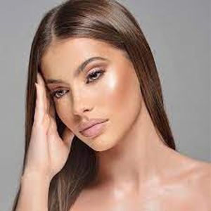 Lyna Roro, 21 (TikTok明星)