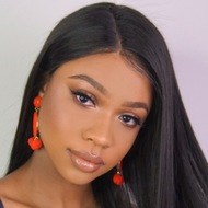 Lynsey Anastasia, 30 (YouTuber)