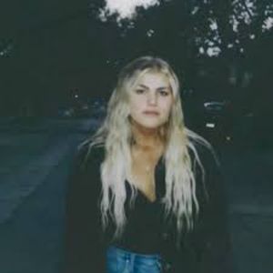 Maddie Zahms, 27 (流行歌手)