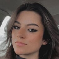 Mae Francis, 21 (TikTok明星)