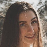 Mae Moore, 21 (TikTok Star)