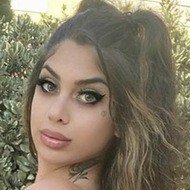 Mango Kush, 31 (Estrella de Instagram)