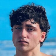 Manu Buttaro, 21 (TikTok明星)