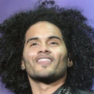 Manwell Reyes, 43 (世界音乐歌手)