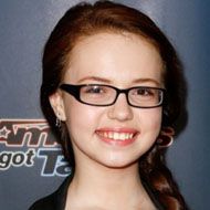 Mara Justine, 23 (Pop Singer)