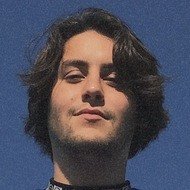 Marcos Menchaca, 27 (流行歌手)