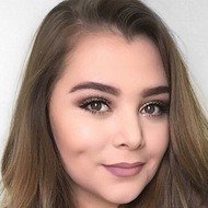 María Ayala, 27 (Star di YouTube)