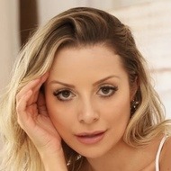 Mariana de Moraes Sales Vieira, 34 (Instagram明星)