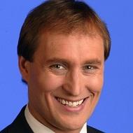 Mark Madryga, 62 (Periodista)