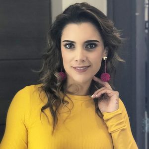 Marlene Stahl, 37 (Apresentador de programa de TV)