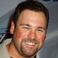 Matt Rogers, 47 (Người dẫn chương trình)