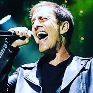 Mauri Stern, 54 (Ca sĩ nhạc Pop)