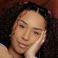 Maya Gutowski, 25 (Membro della famiglia)