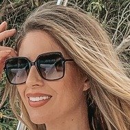 Mea Gold, 28 (Model)