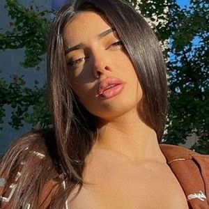 melimtx, 23 (TikTok Star)