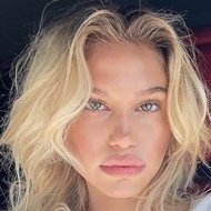 Meredith Mickelson, 24 (Modell)