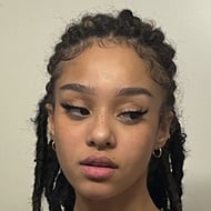 Meret Manon, 23 (TikTok明星)