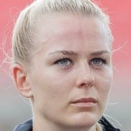 Merle Frohms, 30 (足球运动员)