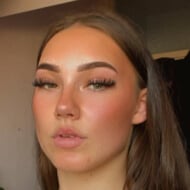 Mia Dobson, 23 (TikTok明星)